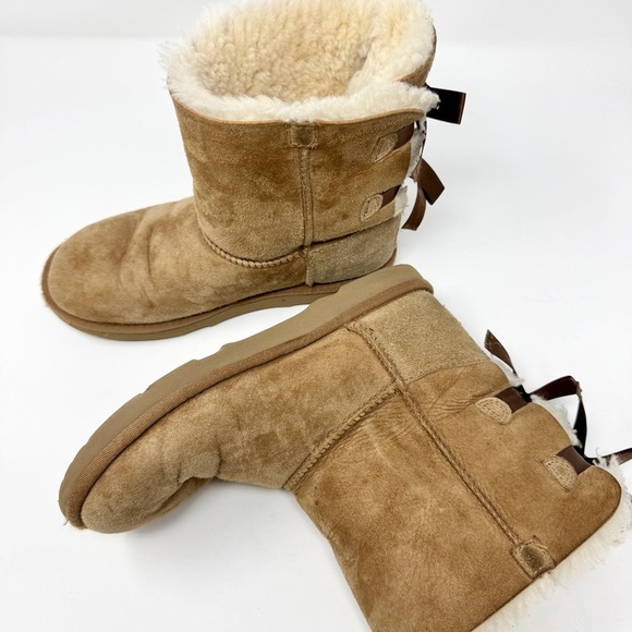 UGG Bailey Bow Boots Chestnut Brown Suede Sheepskin Fur Lined Women’s - Picture 1 of 10